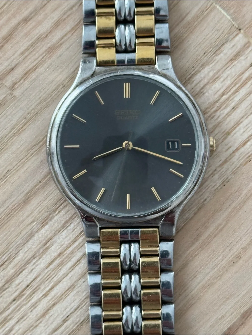 Seiko Vintage Watch Two-Tone Bracelet Case Gray Dial Date Window New Crystal